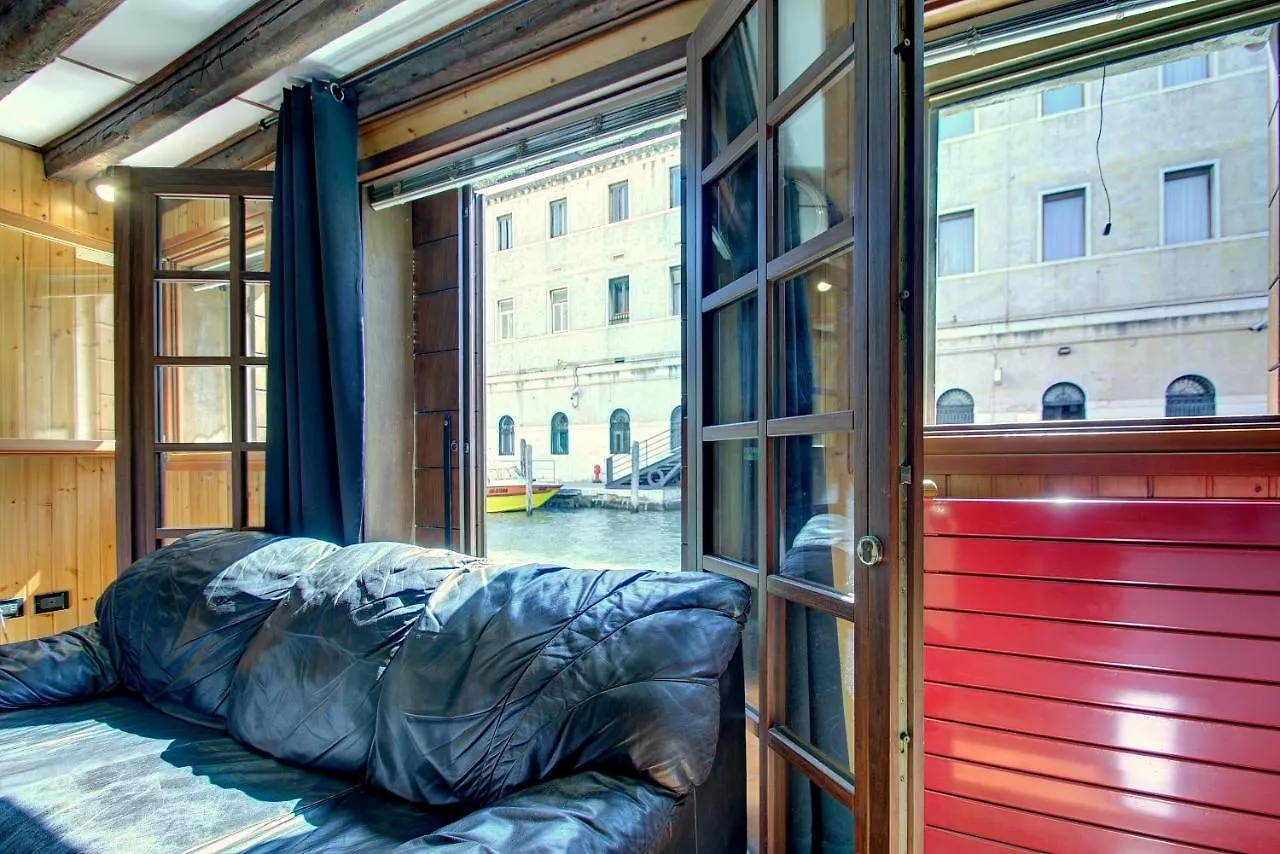 Canal-Door Venice Apartment